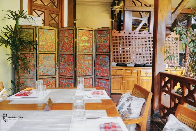 Governors_Residence_Rangoon_folding_screen